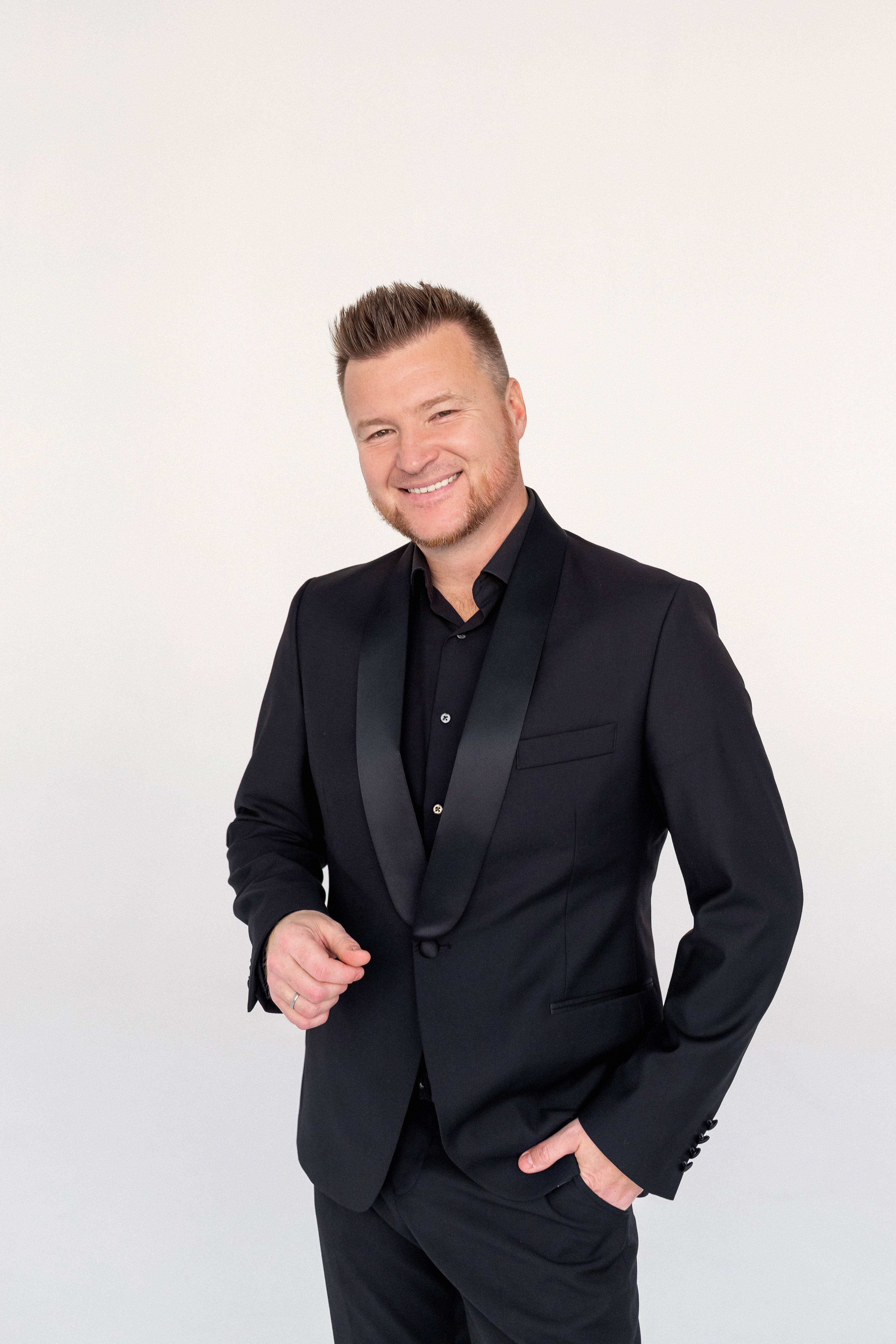 Dmitry Sabitov (pop vocals)