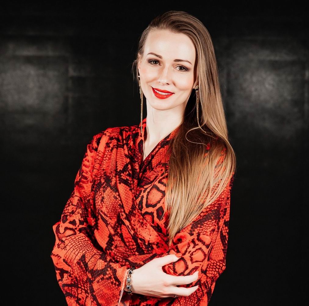 Yulia Makeich (pop vocals)